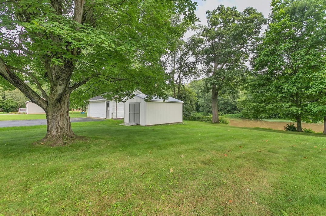229 Country Club Dr, Ellwood City PA  16117-5007 exterior