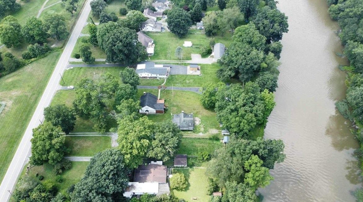 229 Country Club Dr, Ellwood City PA  16117-5007 exterior