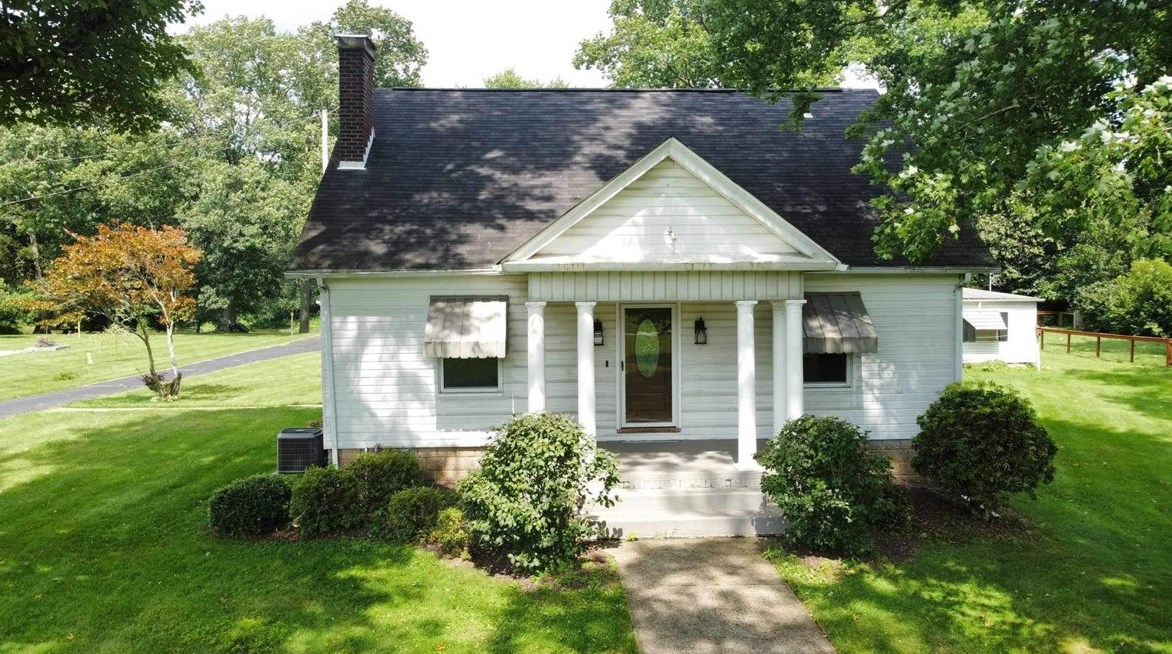 229 Country Club Dr, Ellwood City PA  16117-5007 exterior