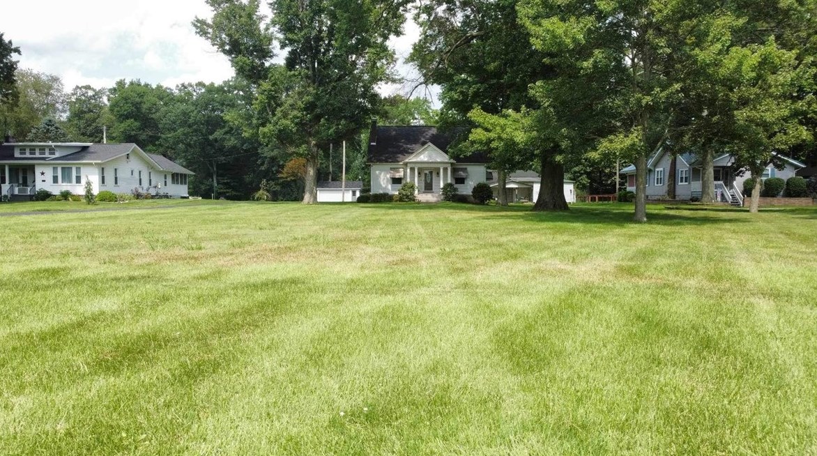 229 Country Club Dr, Ellwood City PA  16117-5007 exterior