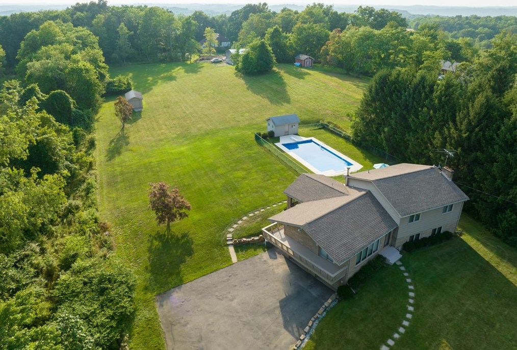 2389 Wharrey Dr, Sewickley, PA 15143