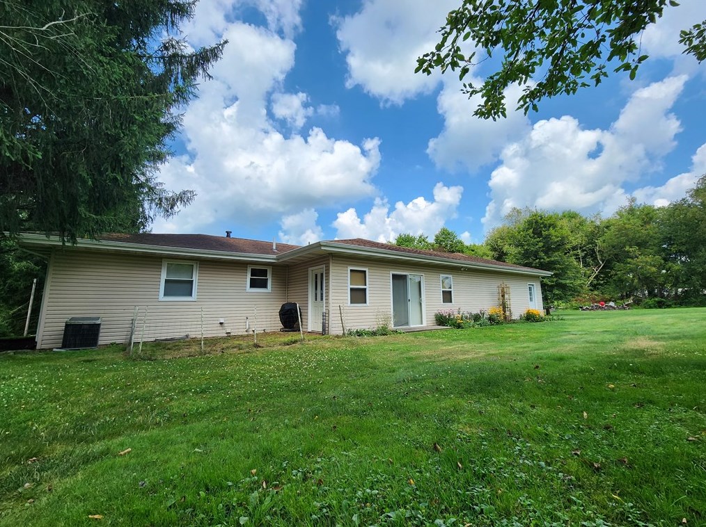 121 Latonka Dr, Mercer PA  16137-9361 exterior