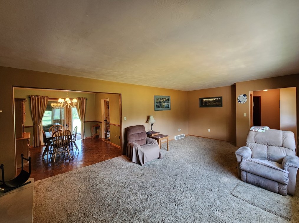 121 Latonka Dr, Mercer PA  16137-9361 exterior