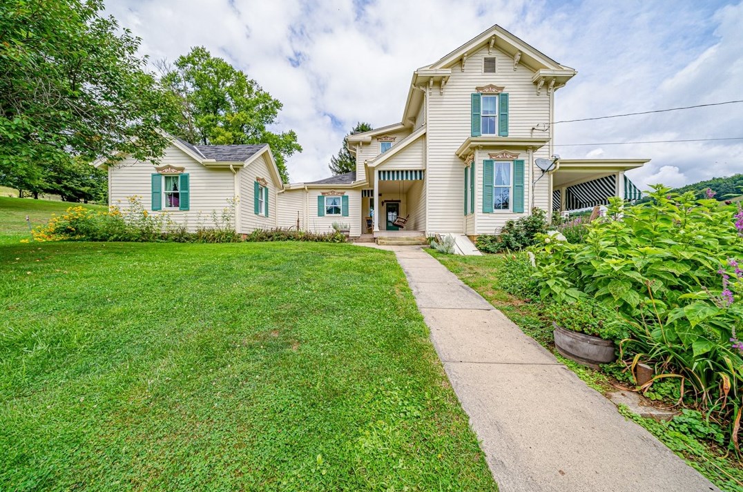 18 Conklin Ln, Prosperity PA 15329-1220 exterior