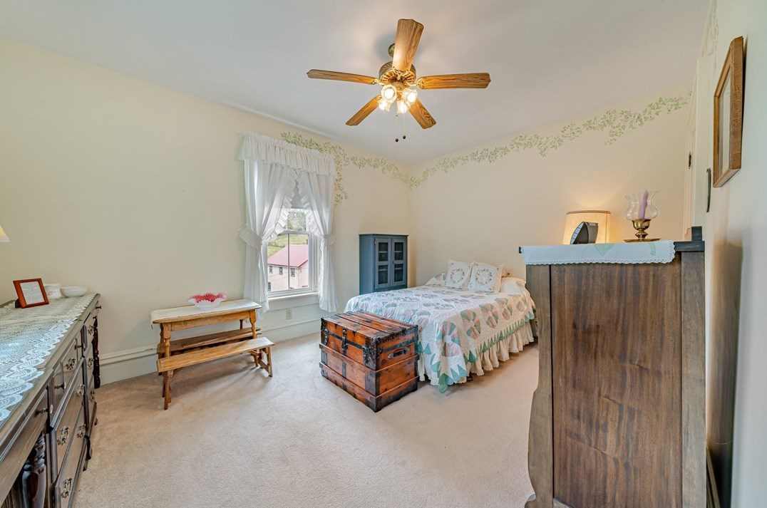 18 Conklin Ln, Prosperity PA 15329-1220 exterior