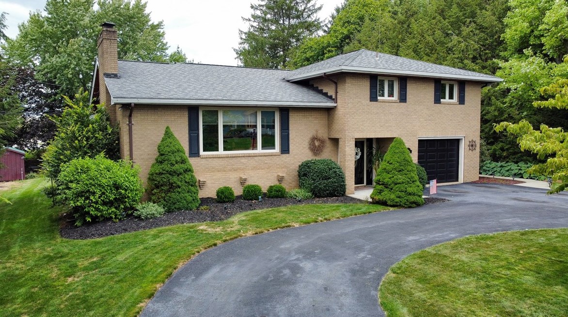 111 Hilltop Dr, Butler PA 16001-1675 exterior