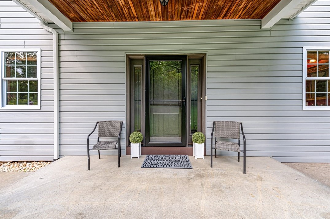 14381 Rdg Rd, North Huntingdon PA 15642-2808 exterior