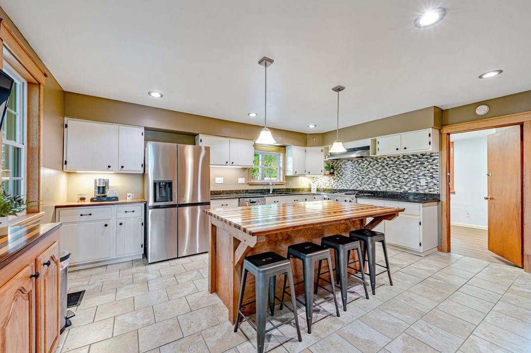 14381 Rdg Rd, North Huntingdon PA 15642-2808 exterior