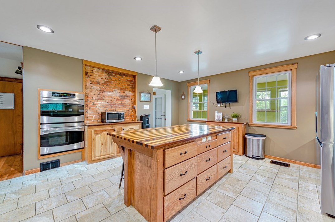 14381 Rdg Rd, North Huntingdon PA 15642-2808 exterior