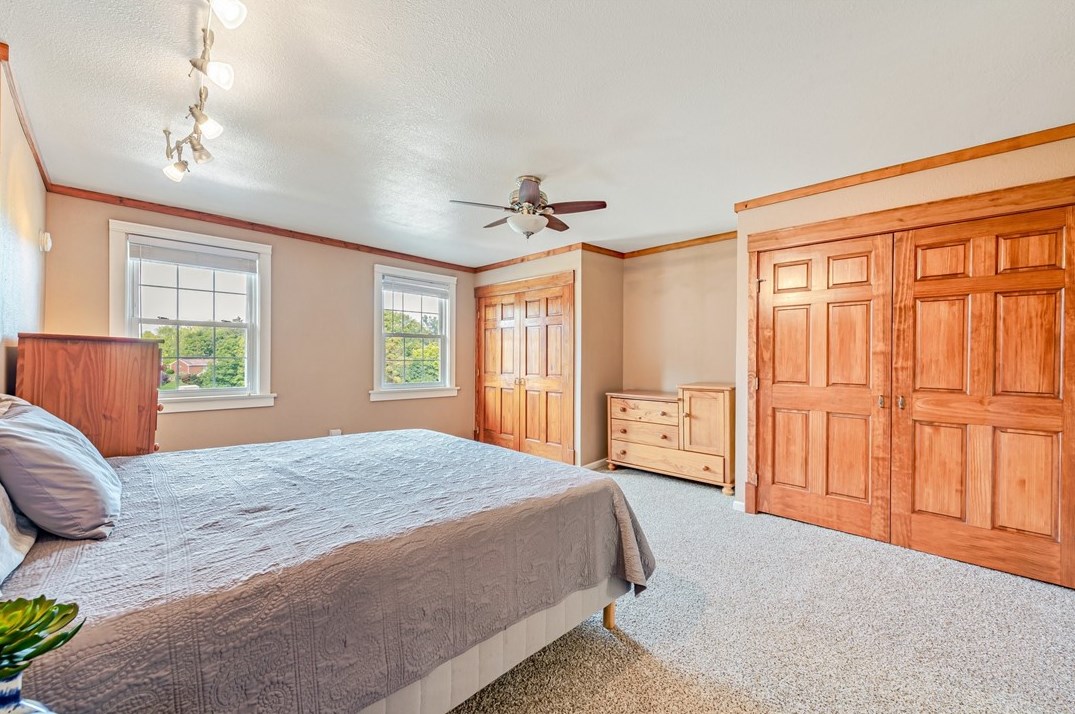 14381 Rdg Rd, North Huntingdon PA 15642-2808 exterior