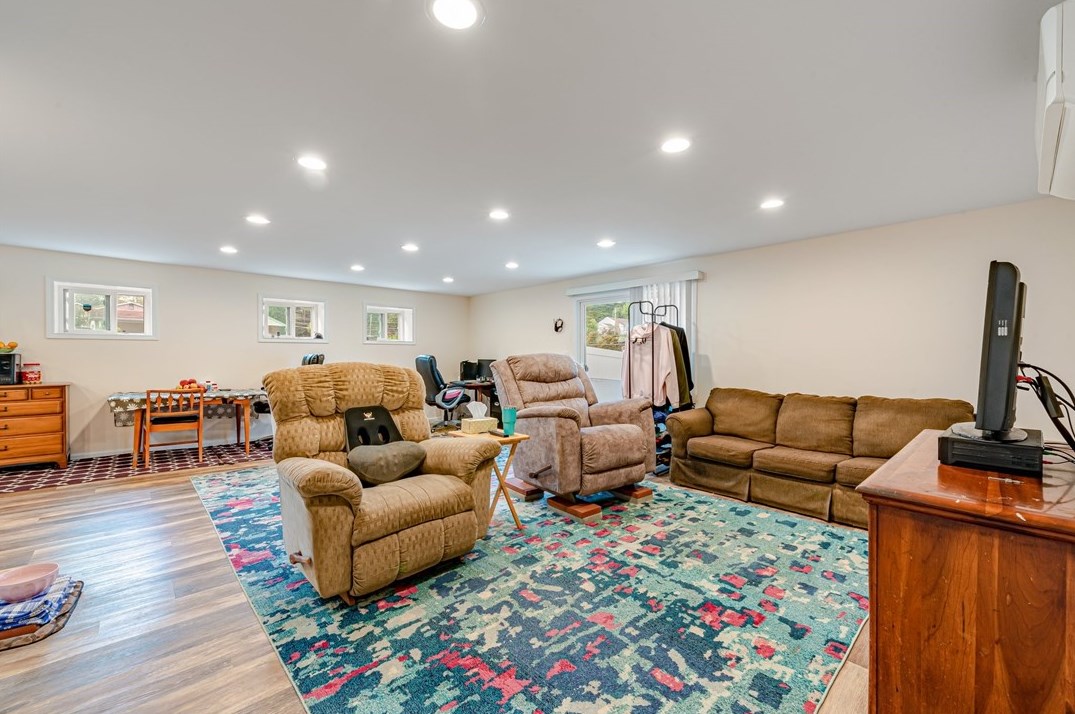 14381 Rdg Rd, North Huntingdon PA 15642-2808 exterior