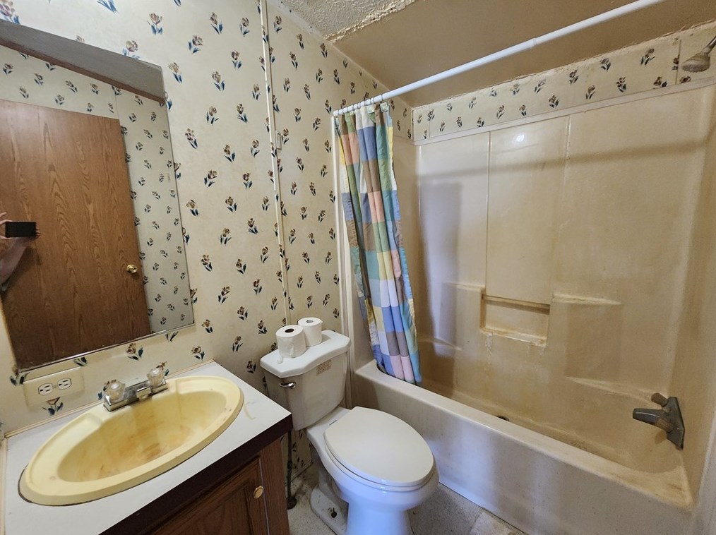 1256 Amity Rdg Rd, Washington PA 15301-6444 exterior