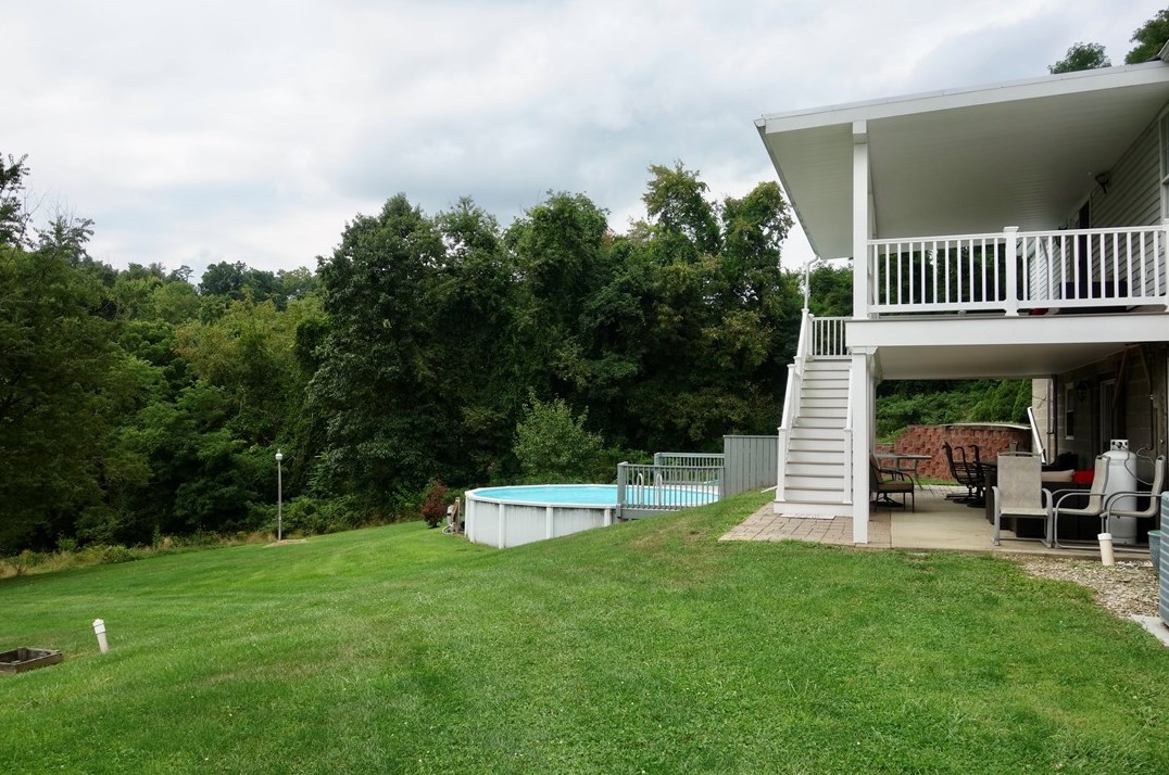 1230 Mounts Rd, Washington PA 15301-8540 exterior