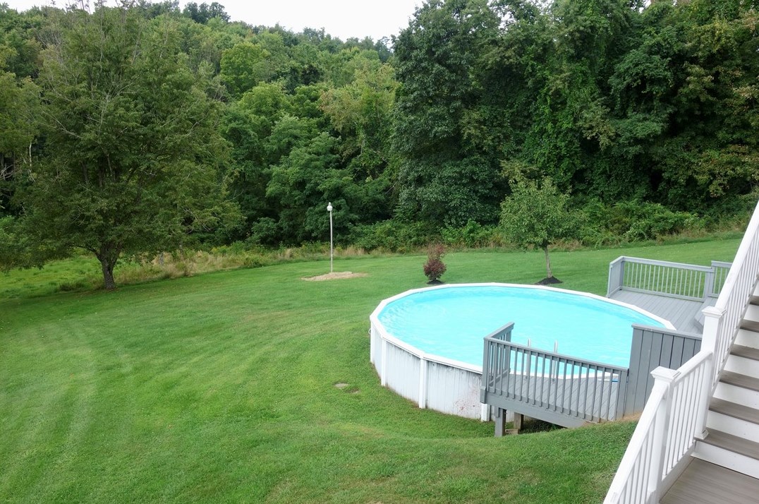 1230 Mounts Rd, Washington PA 15301-8540 exterior