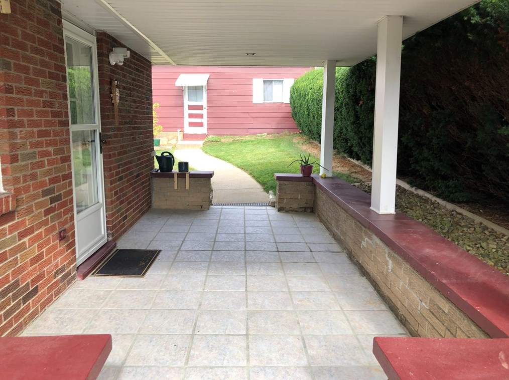 1040 Mace St, Greensburg PA  15601-4857 exterior