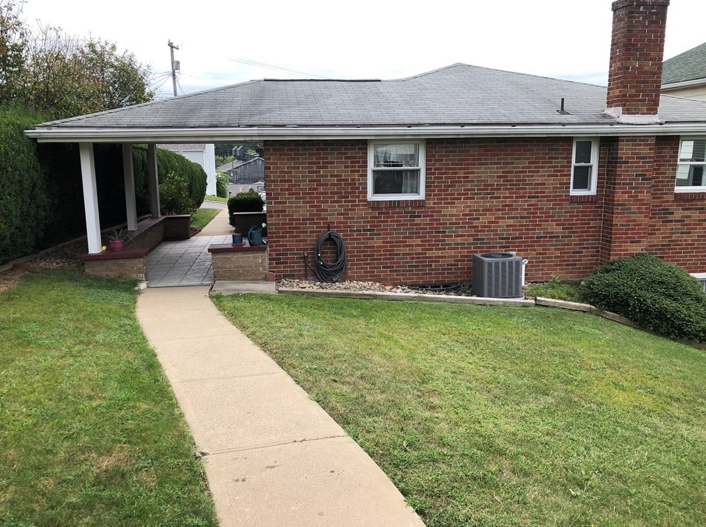 1040 Mace St, Greensburg PA  15601-4857 exterior