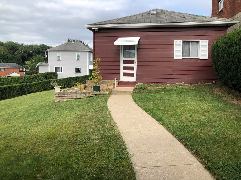1040 Mace St, Greensburg PA  15601-4857 exterior