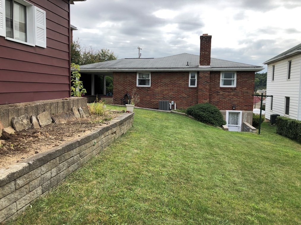 1040 Mace St, Greensburg PA  15601-4857 exterior