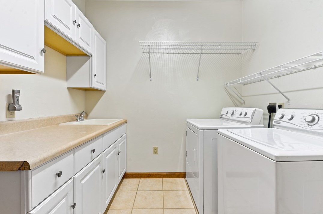 313 Brandywine Dr, North Huntingdon PA 15642-9225 exterior