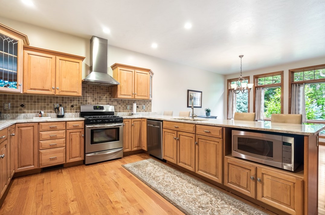 313 Brandywine Dr, North Huntingdon PA 15642-9225 exterior