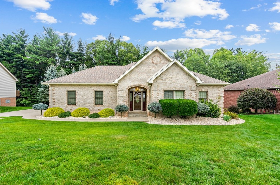 313 Brandywine Dr, North Huntingdon PA 15642-9225 exterior