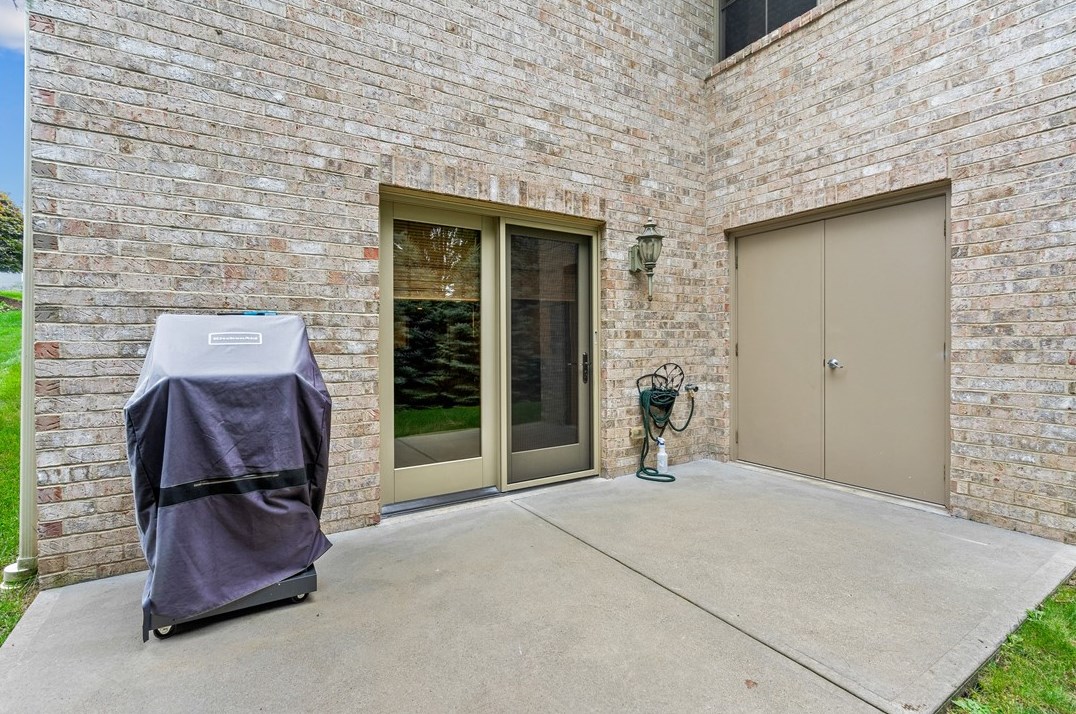 313 Brandywine Dr, North Huntingdon PA 15642-9225 exterior