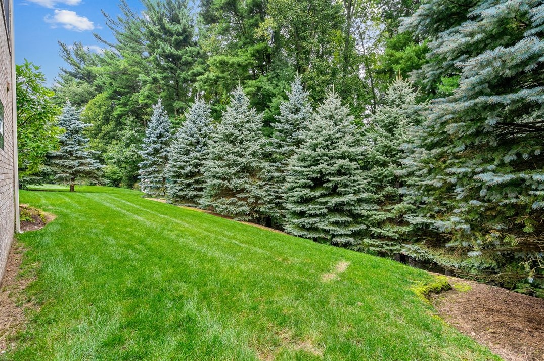 313 Brandywine Dr, North Huntingdon PA 15642-9225 exterior