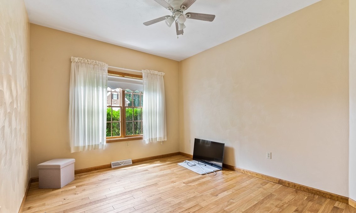 313 Brandywine Dr, North Huntingdon PA 15642-9225 exterior