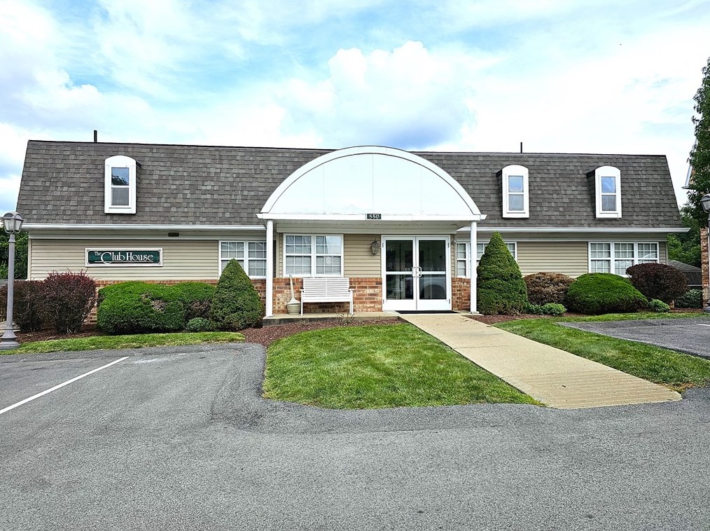 508 Clubhouse Dr, Washington PA  15301-6284 exterior