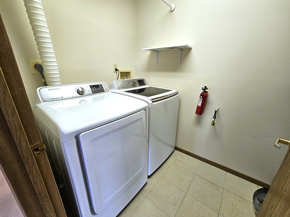 508 Clubhouse Dr, Washington PA  15301-6284 exterior