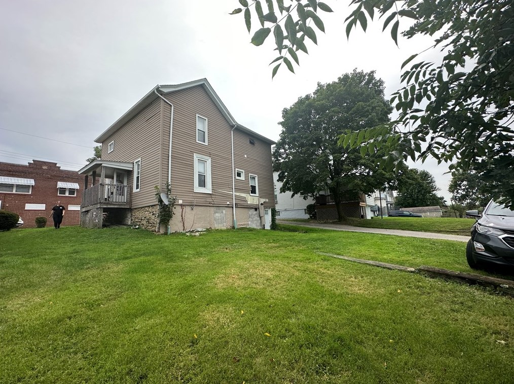 122 Madison Ave, Greensburg PA  15601-2750 exterior