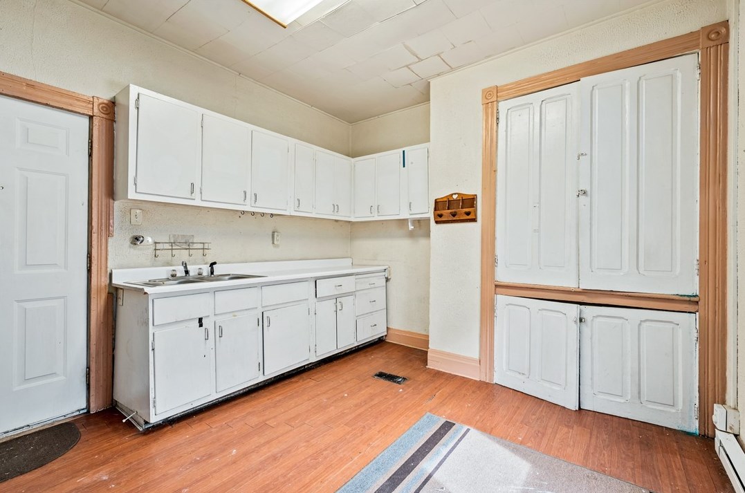 29 Westminster Ave, Greensburg PA  15601-2256 exterior