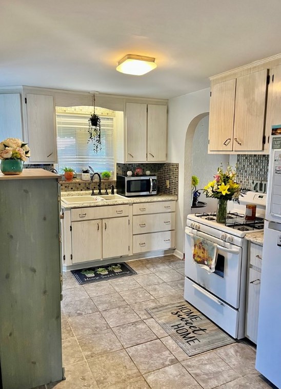 210 Rural Dr, Butler PA 16001-2559 exterior