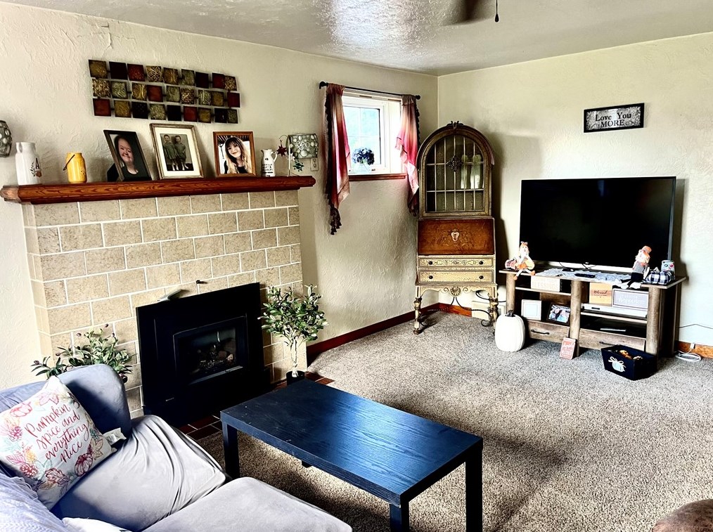 210 Rural Dr, Butler PA 16001-2559 exterior