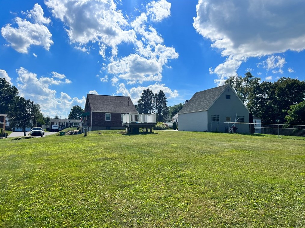 210 Rural Dr, Butler PA 16001-2559 exterior