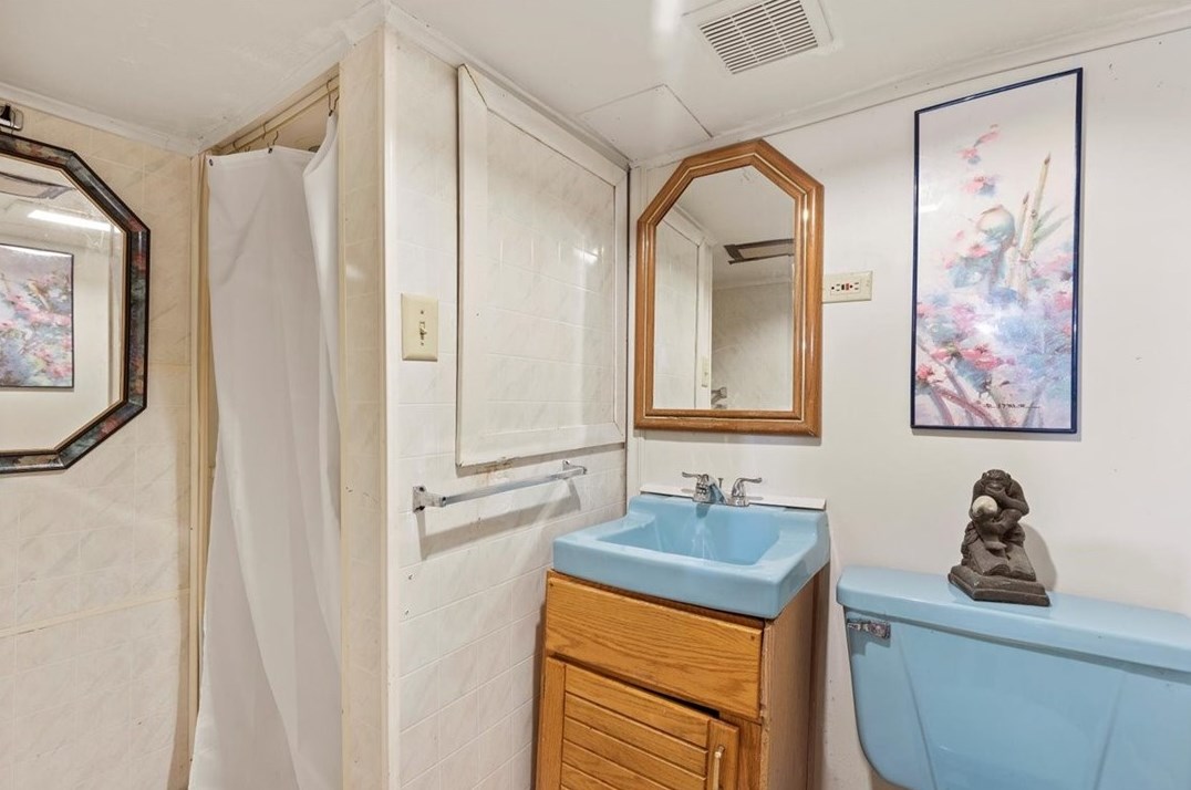 124 Oakdale Rd, North Versailles PA  15137-1903 exterior