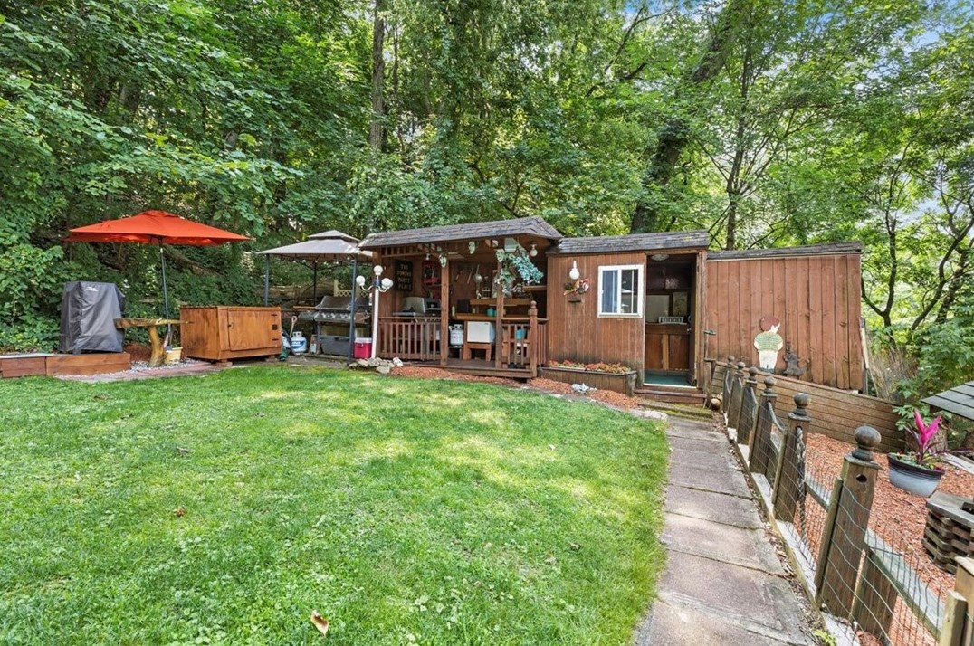 124 Oakdale Rd, North Versailles PA  15137-1903 exterior