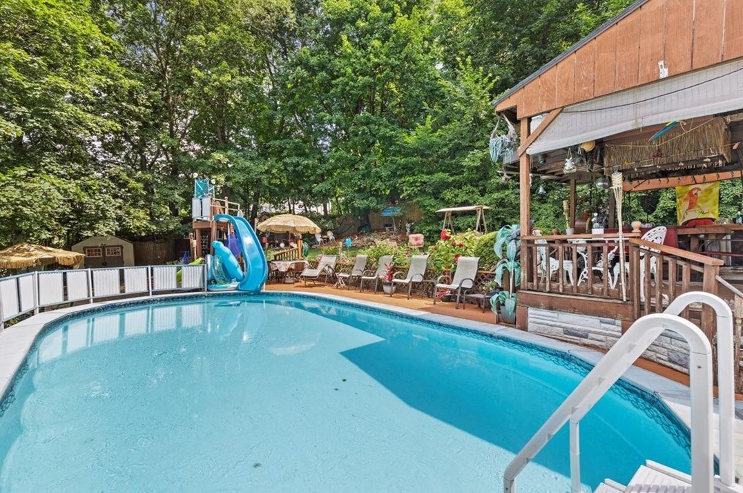 124 Oakdale Rd, North Versailles PA  15137-1903 exterior