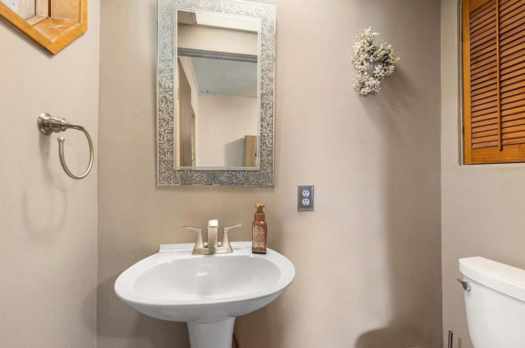 124 Oakdale Rd, North Versailles PA  15137-1903 exterior