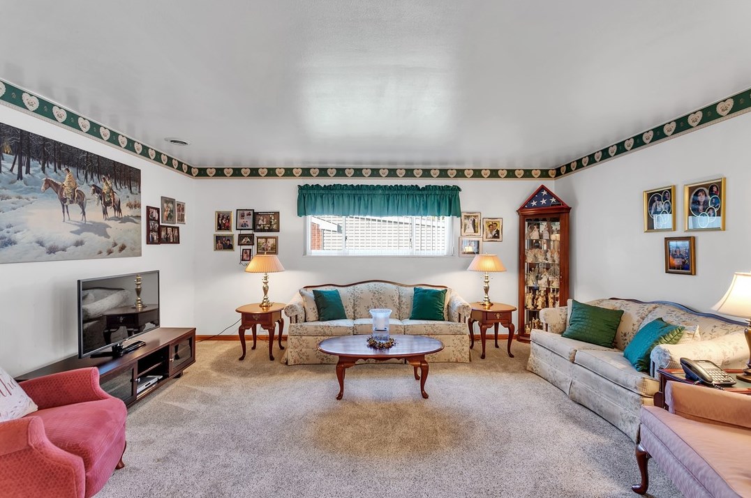 113 Longview Dr, North Huntingdon PA 15642-4720 exterior