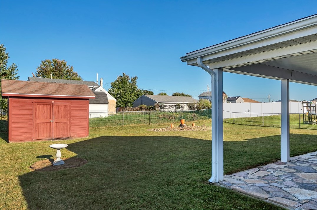 113 Longview Dr, North Huntingdon PA 15642-4720 exterior