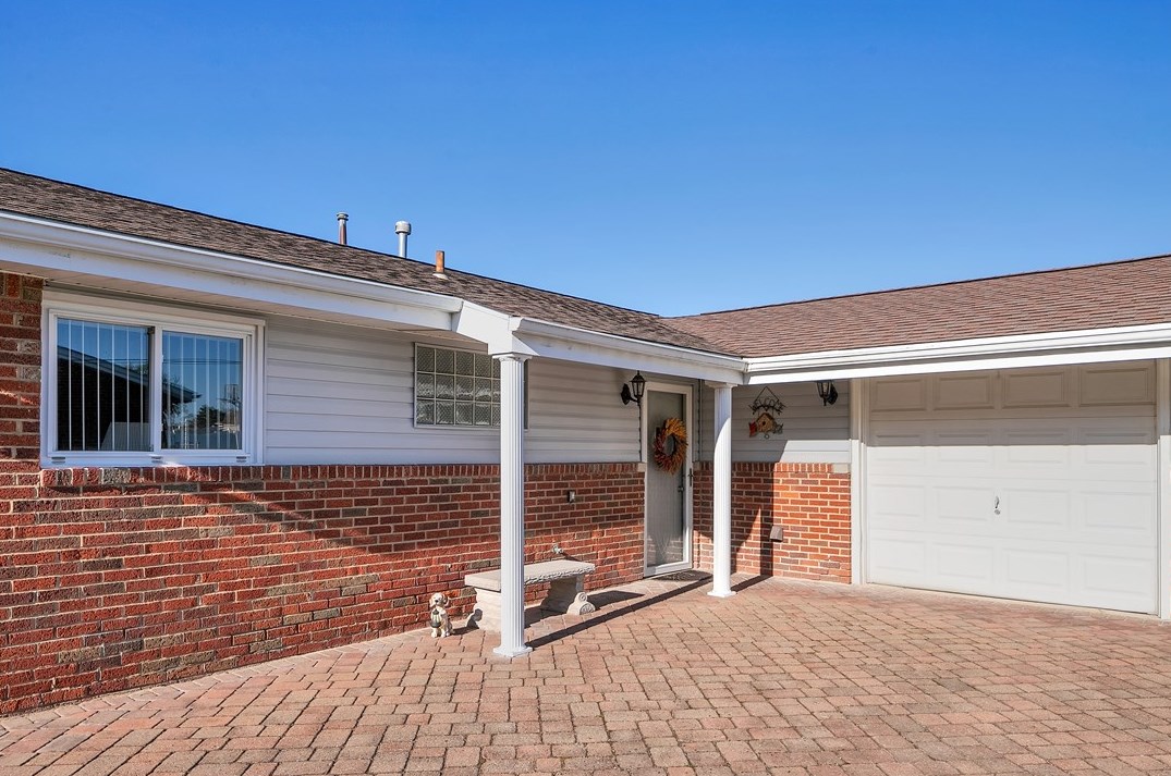 113 Longview Dr, North Huntingdon PA 15642-4720 exterior