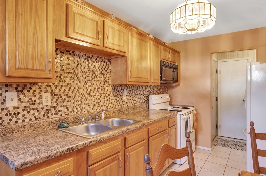 113 Longview Dr, North Huntingdon PA 15642-4720 exterior