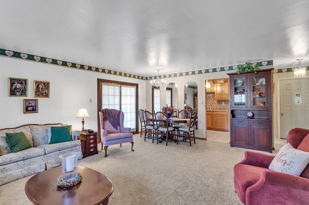 113 Longview Dr, North Huntingdon PA 15642-4720 exterior