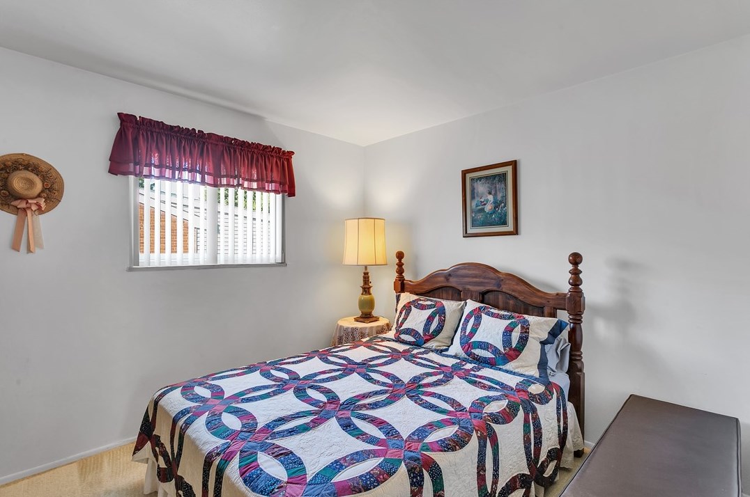 113 Longview Dr, North Huntingdon PA 15642-4720 exterior