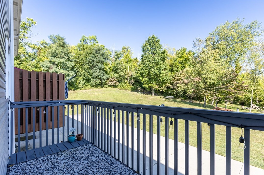 429 Linda Ln, Houston PA  15342-1083 exterior