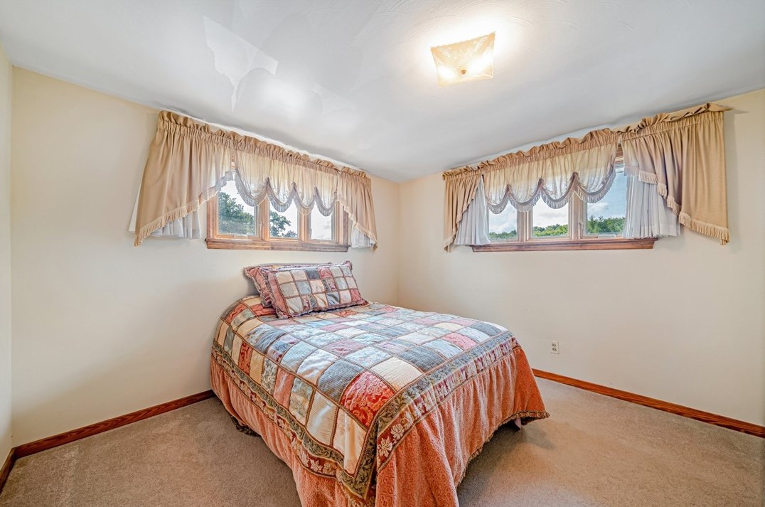 370 Cp St, North Huntingdon PA 15642-1394 exterior