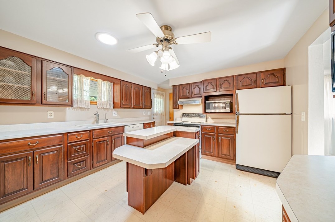 370 Cp St, North Huntingdon PA 15642-1394 exterior