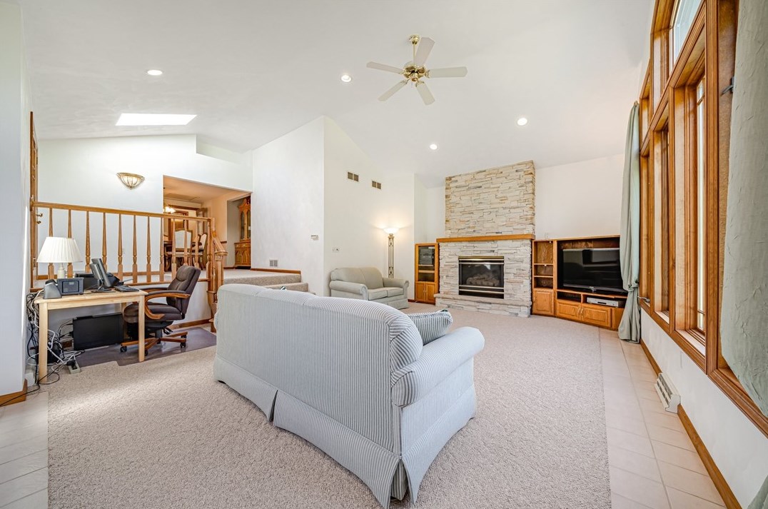 370 Cp St, North Huntingdon PA 15642-1394 exterior