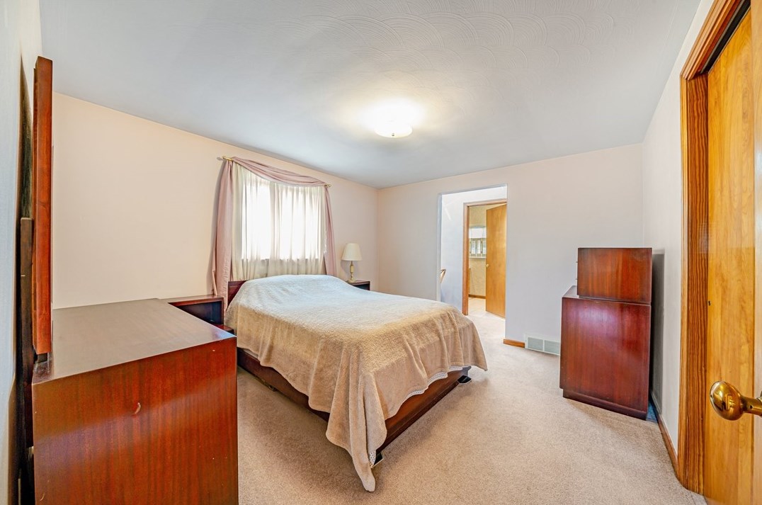 370 Cp St, North Huntingdon PA 15642-1394 exterior